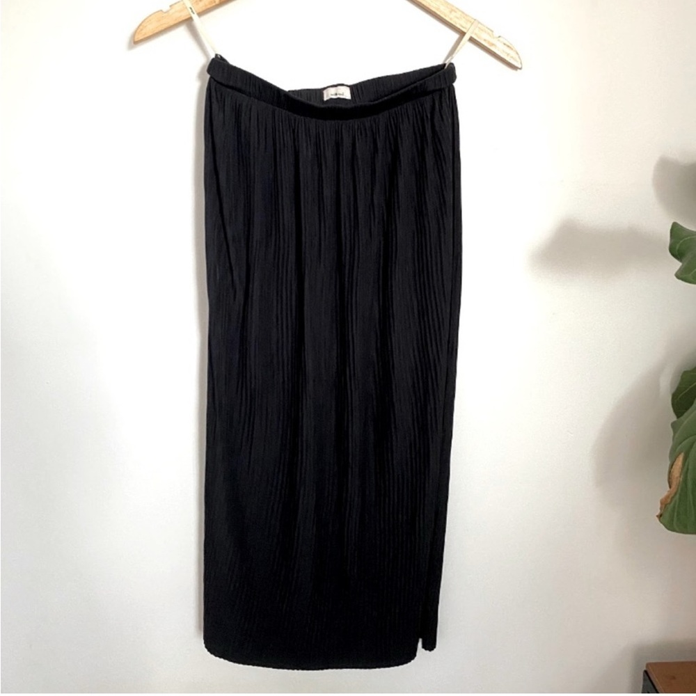 Aritzia Black Pleated Midi skirt